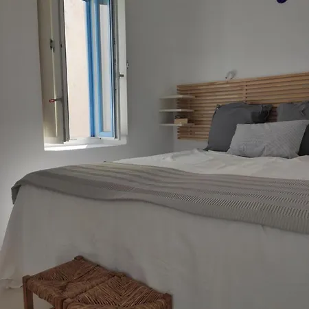 White Cycladic Town House With Sea Vew * Parikia (Paros)